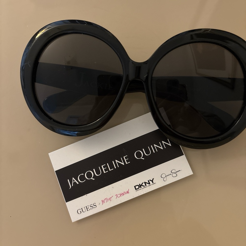 Women's Oversized Round Sunglasses in Black